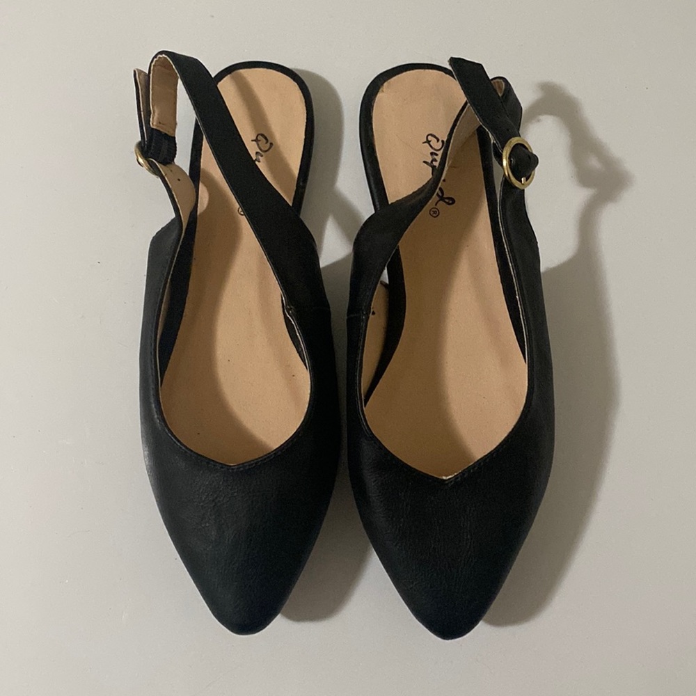 Black point toe shoes